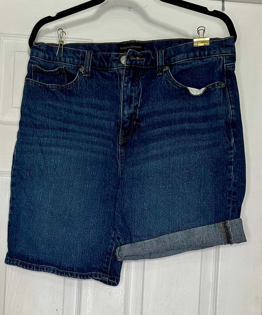 Banana Republic Mid-Rise 4-Inch Denim Shorts Size 32/14